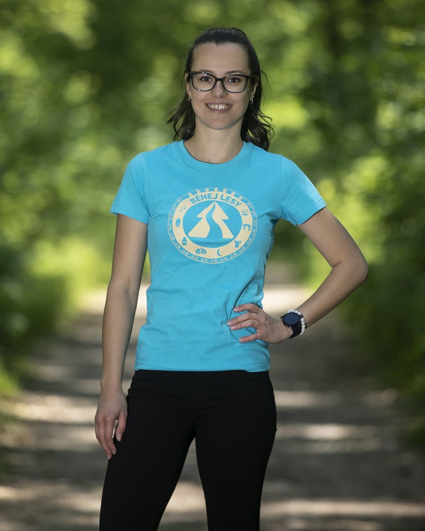 Modré volnočasové dámské tričko Běhej lesy 2021