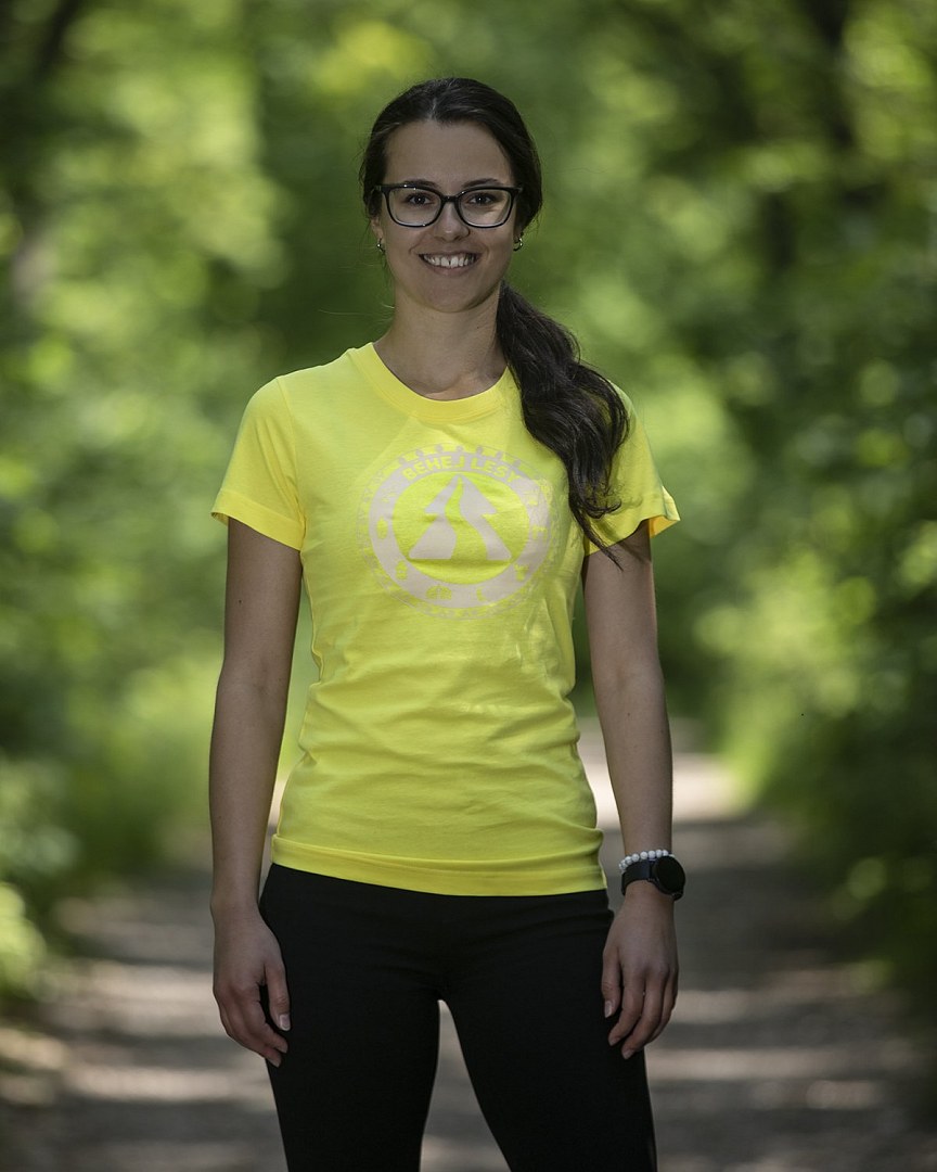 Žluté volnočasové dámské tričko Běhej lesy 2021
