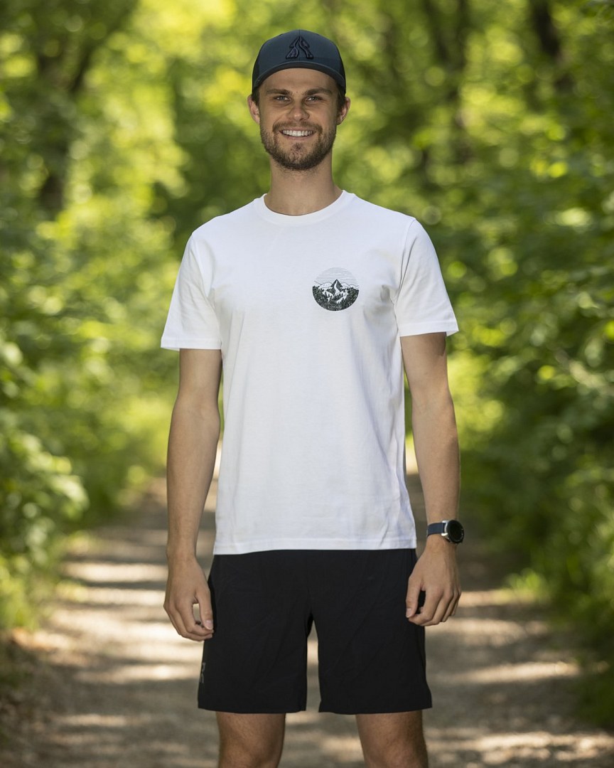 Bílé pánské tričko Běhej lesy kulatý malý motiv