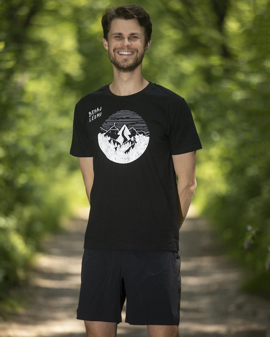 Černé pánské tričko Behaj lesmi kolekce 2022 kulatý motiv