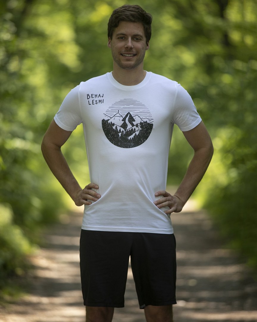 Bílé pánské tričko Behaj lesmi kolekce 2022 kulatý motiv