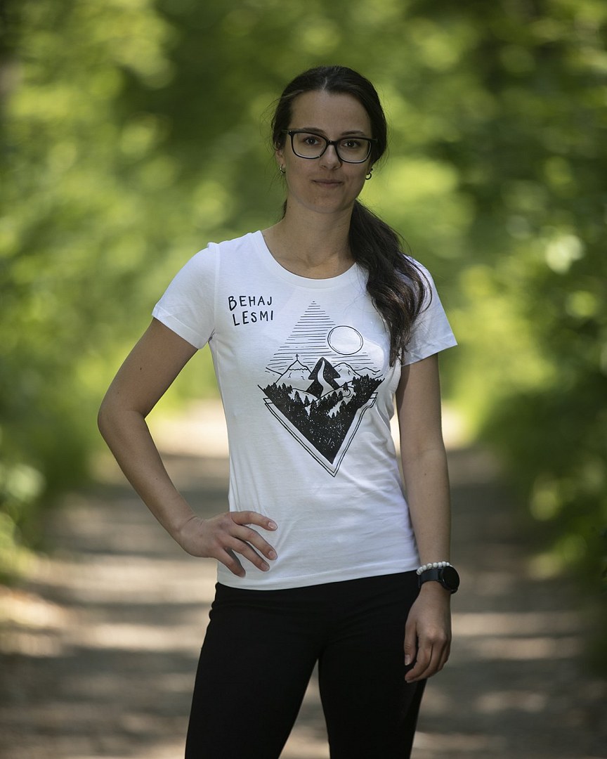 Bílé dámské tričko Behaj lesmi kolekce 2022 kosočtverec