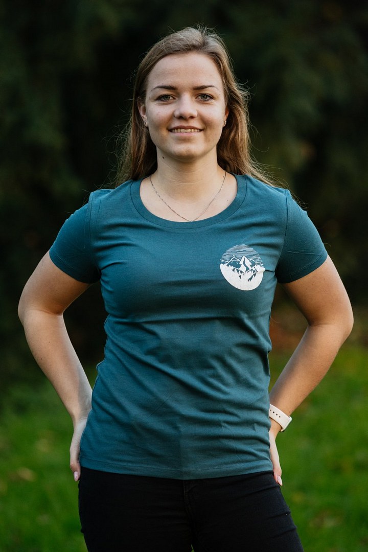 Petrolejové dámské tričko Behaj lesmi kolekce 2022 malý motiv