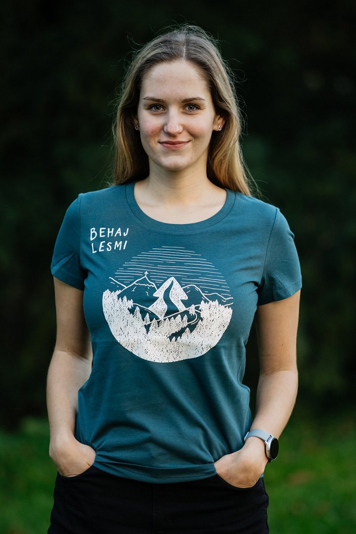 Petrolejové dámské tričko Behaj lesmi kolekce 2022 kulatý motiv