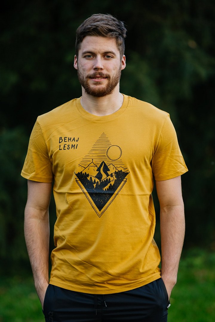 Žluté pánské tričko Behaj lesmi kolekce 2022 kosočtverec