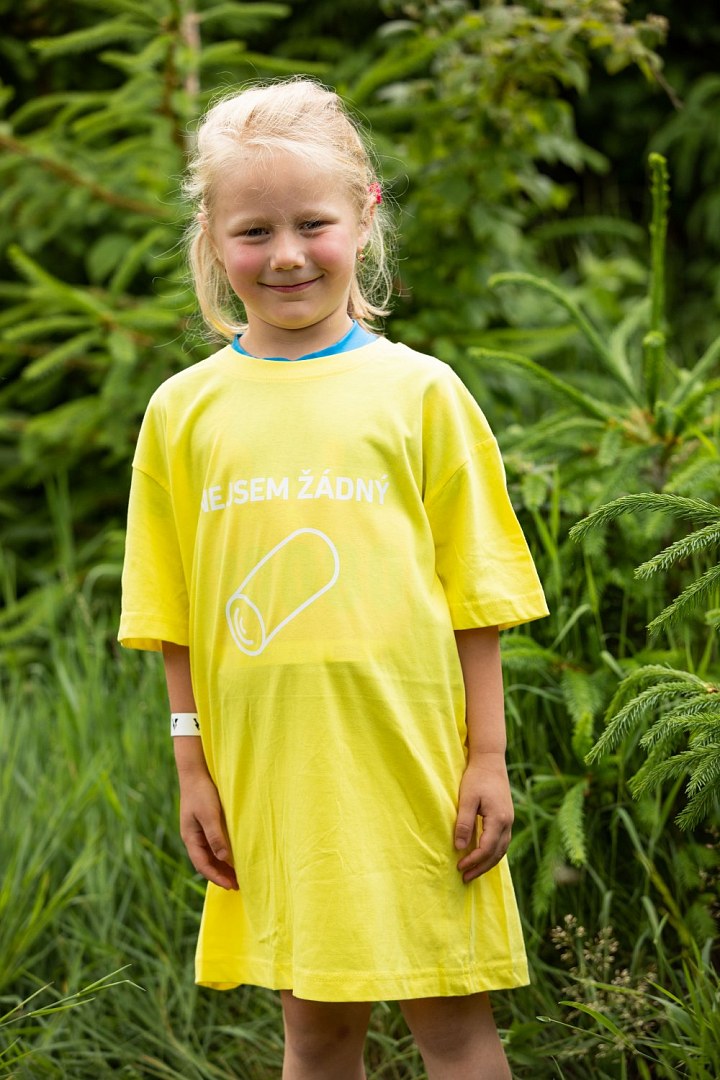 Žluté dětské tričko Běhej lesy